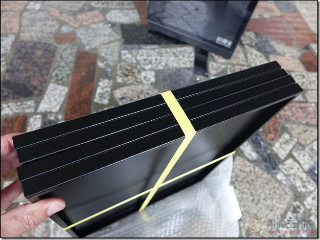 有四片鋼製的層板 防潮家-27