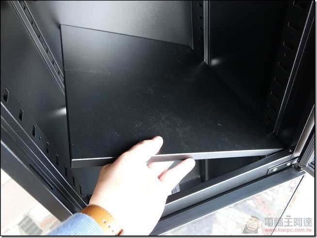 鋼製層板的好處就是耐用又耐重 防潮家-28