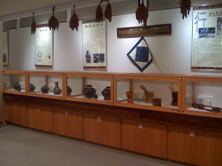 原住民文物保存,玻璃展示防潮櫃(小)